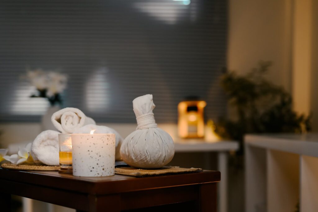 Savon noir et gant de kessa pour une séance de hammam à Marrakech